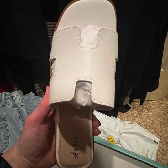 New white flats - Picture 3 of 5